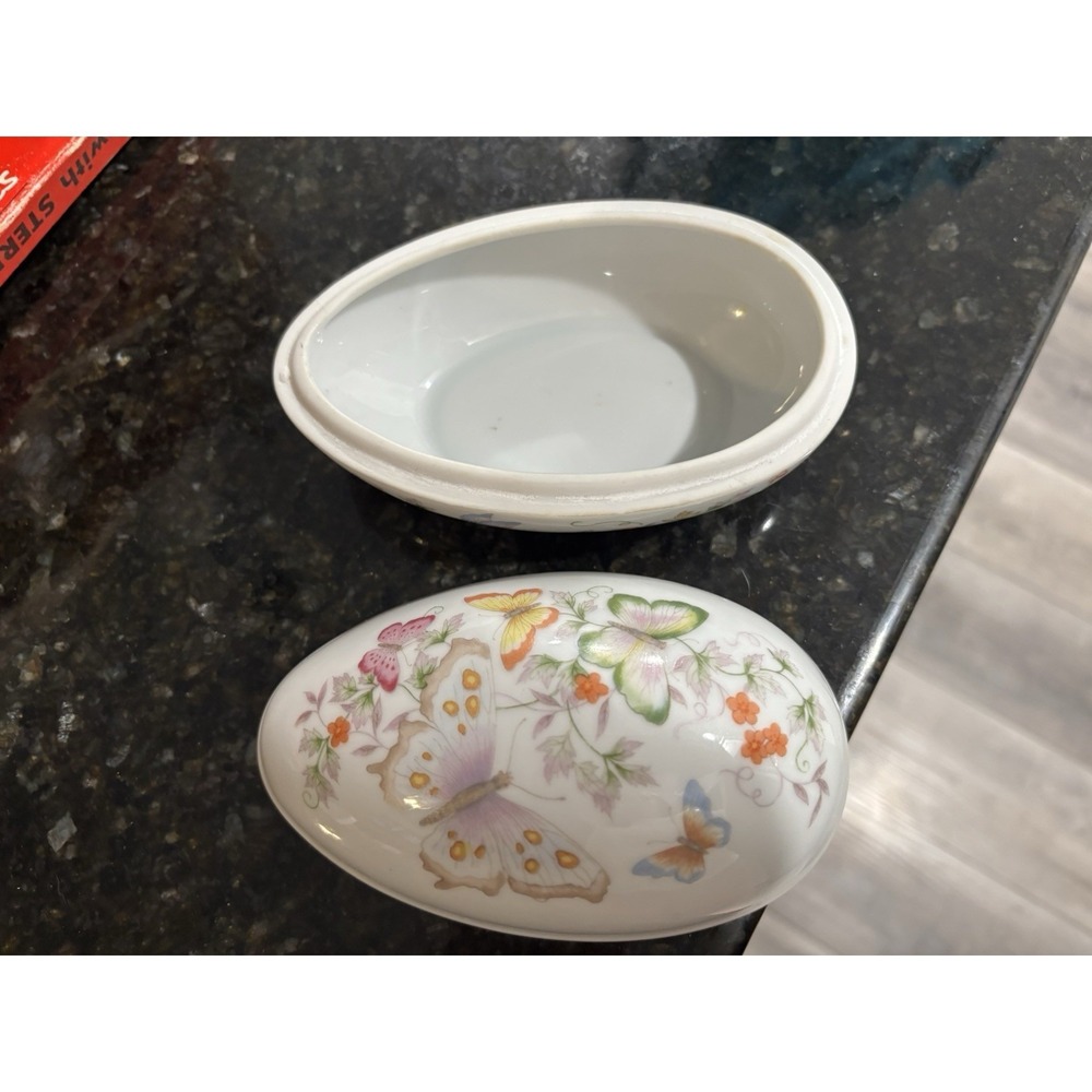VINTAGE Avon Fine Porcelain Egg Shaped Dish w/Lid 22K GOLD TRINKET DISH 1979 - Picture 4 of 5